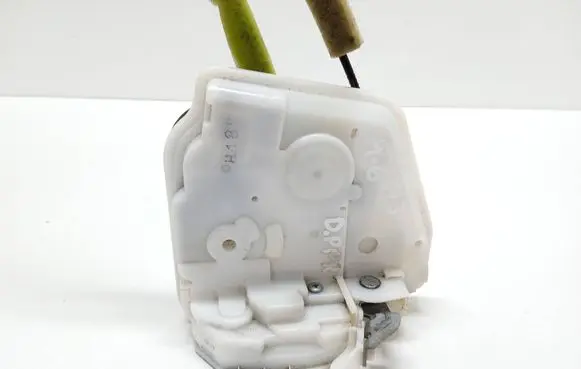 Mazda 6 Front door lock 5421812D A0536