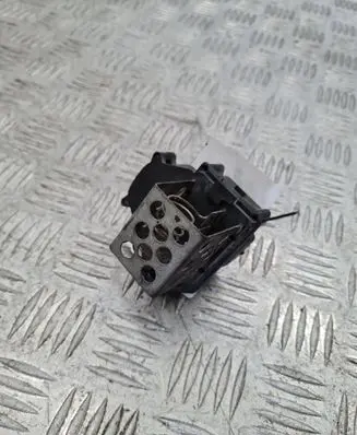 Coolant fan relay