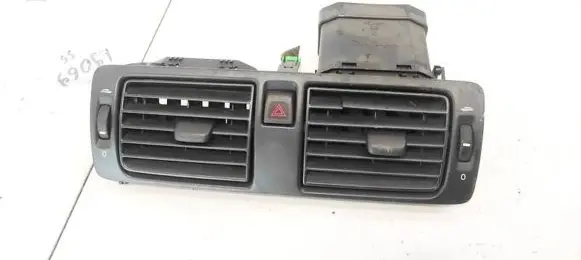 Volvo V50 Dash center air vent grill Y011450