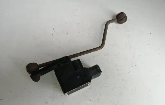 Headlight/headlamp level sensor