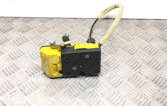 Volvo S60 Front door lock 8650547