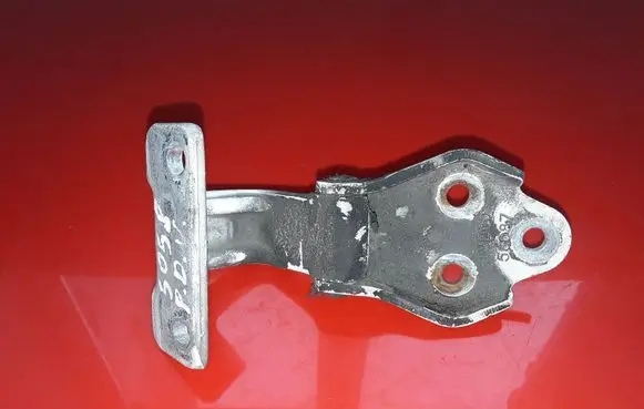 Iveco Daily 35 - 40.10 Front door upper hinge 56087