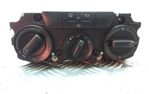 Skoda Octavia Mk2 (1Z) Climate control unit 1Z0820045A