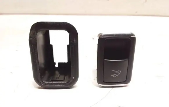 Mercedes-Benz CLS C218 X218 Tailgate opening switch A2129056200