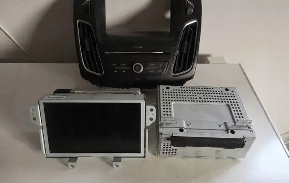 Ford Focus Radio/CD/DVD/GPS head unit F1BT18C815KH 10R048415