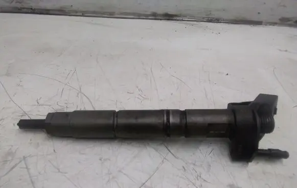 Mercedes-Benz R W251 Fuel injector A6420700587 A642070