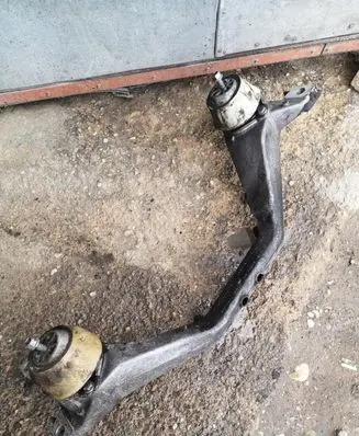 Volkswagen Touareg I Engine mounting bracket 7B6199207