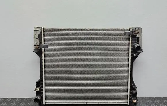 Jaguar XF X250 Coolant radiator