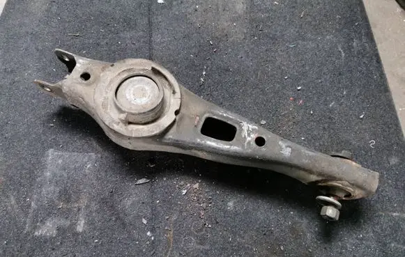 Hyundai Santa Fe Rear upper control arm/wishbone