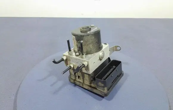 BMW 1 E82 E88 ABS Pump 6776055