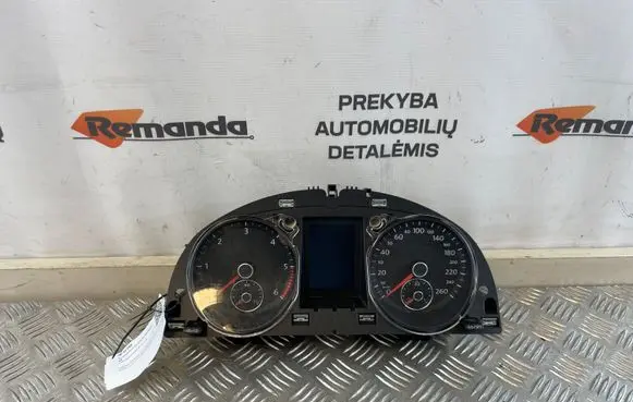 Volkswagen PASSAT B7 Speedometer (instrument cluster) 3AA920870J