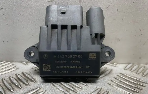 Mercedes-Benz C W204 Glow plug pre-heat relay A6429002700