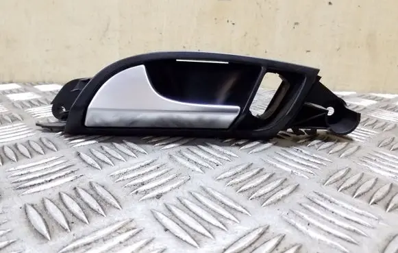 Audi Q7 4L Front door interior handle 4L0837019