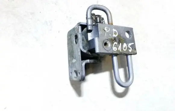 Audi TT Mk1 Front door upper hinge 8n0831412b