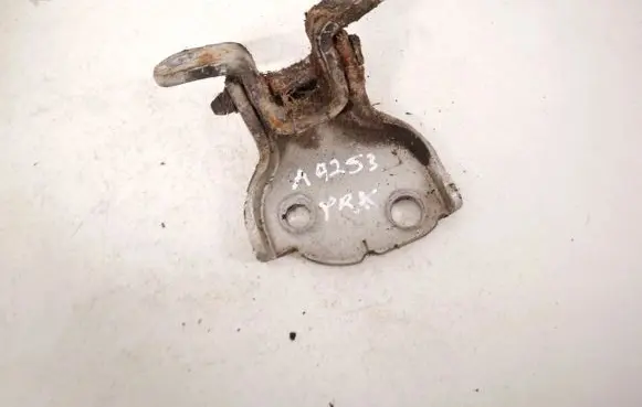Honda HR-V Front door upper hinge