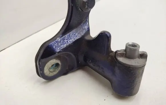 Infiniti Q30 Front door upper hinge Re131l