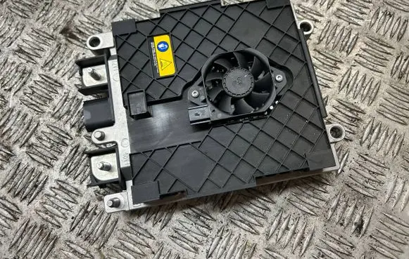Suzuki Swift III Voltage converter inverter 9646074S00