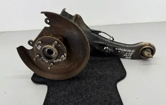 Rear wheel hub