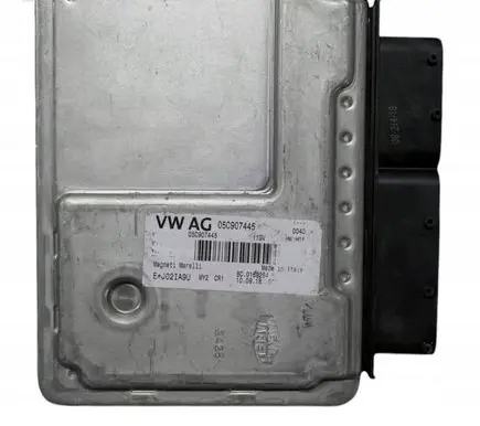 Volkswagen Polo VI Engine control unit/module 05C907445