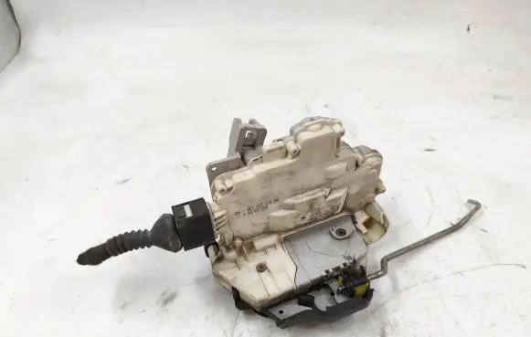 Audi A4 S4 B7 8E 8H Front door lock 8E1837015AA