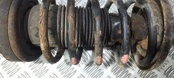 Toyota Hiace (H200) Front coil spring