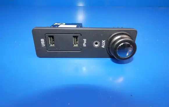 Jaguar XJ X351 AUX in-socket connector A2C5336865900 T1110179767