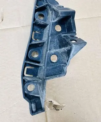 Audi Q7 4M Front bumper mounting bracket 4M0807284