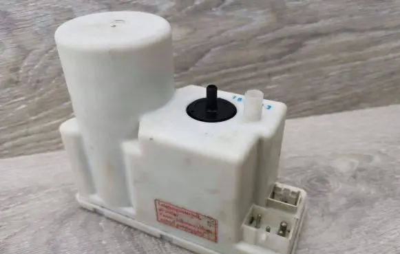 Audi A6 S6 C4 4A Central locking vacuum pump 4A0862257H