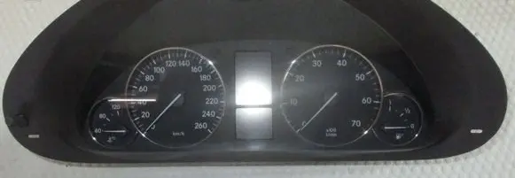 Mercedes-Benz C W203 Speedometer (instrument cluster) A2035404448