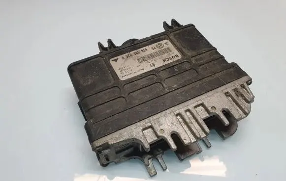 Volkswagen Golf III Engine control unit/module 030906026R 0261203302 0261203303