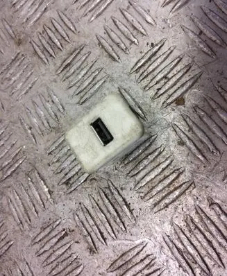Chevrolet Captiva USB socket connector 20944418