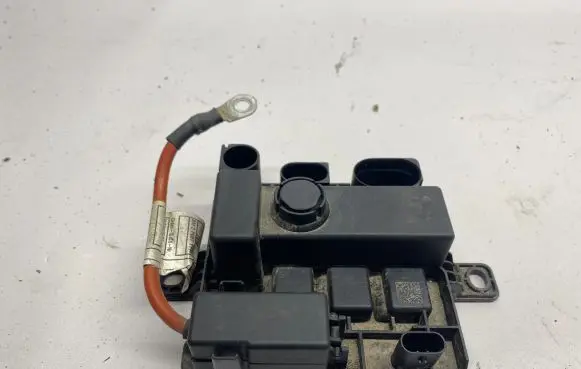 BMW 5 F10 F11 Current control relay 7591534