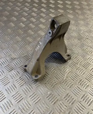 BMW 4 F36 Gran coupe Engine mounting bracket 6870608