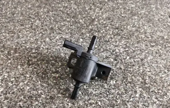 Nissan Qashqai+2 Turbo solenoid valve 208859042R