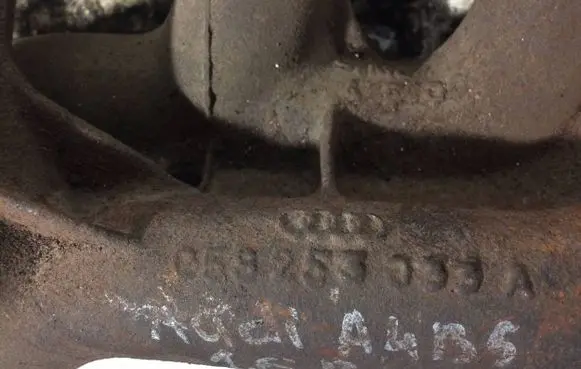 Audi A4 S4 B5 8D Exhaust manifold 058253033A