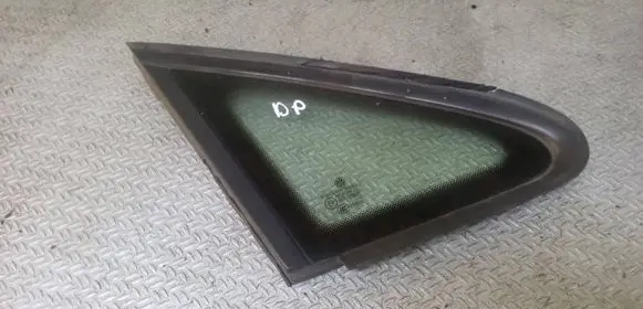 Volkswagen Golf Plus Front triangle window/glass 