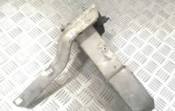 BMW 5 F10 F11 Radiator mount bracket 7583119 8051039 7186513