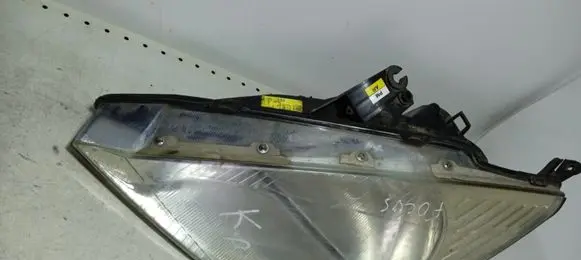 Ford Focus Headlight/headlamp 0374D XS4113006