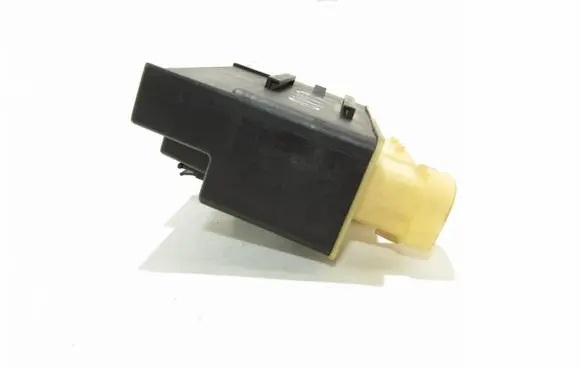 Peugeot 3008 I Glow plug pre-heat relay 9662570880