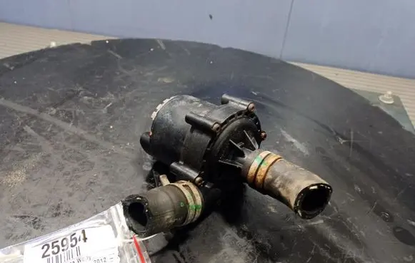 Tesla Model S Water pump 