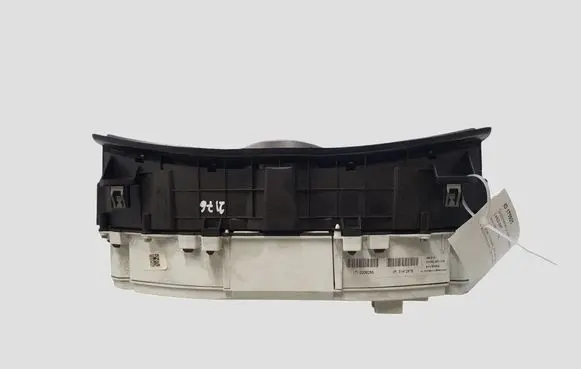 Volvo V40 Speedometer (instrument cluster) 31412876