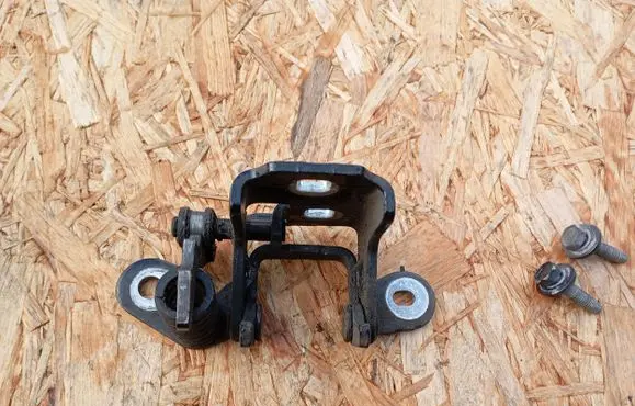 Fiat Freemont Rear door lower hinge 938AE V058