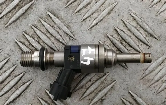 Porsche Cayenne (9PA) Fuel injector 94860523001