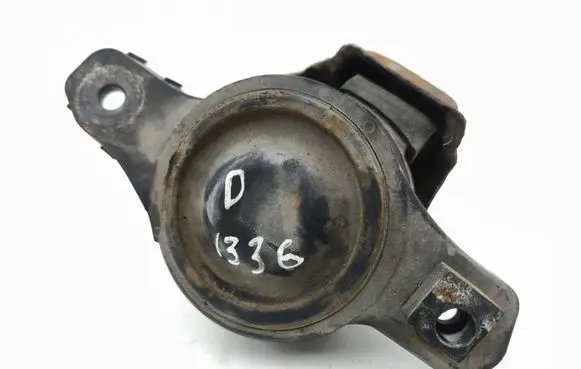 Toyota GT 86 Engine mount bracket 41022FJ010