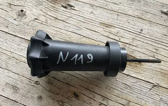 Audi A8 S8 D3 4E Spare wheel bolt 4E0803899K