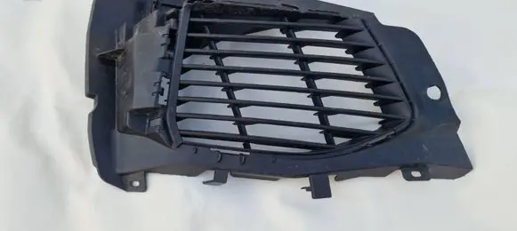 Peugeot 5008 II Front bumper lower grill AA37938073