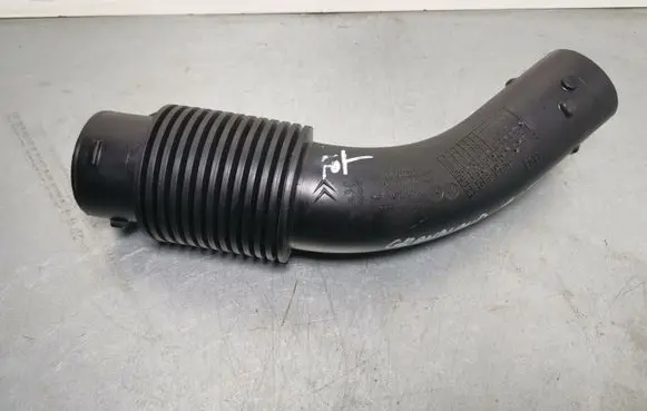 Opel Grandland X Intercooler hose/pipe 9877691780