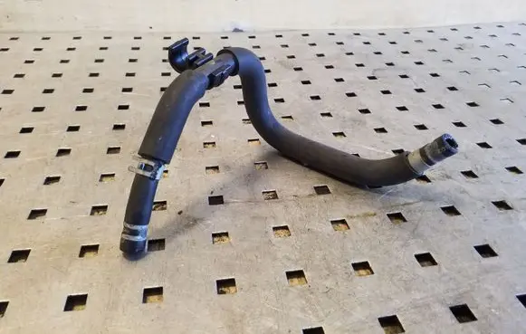 Nissan Juke I F15 Engine coolant pipe/hose