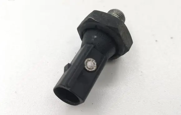 Audi A8 S8 D3 4E Oil pressure sensor 06A919081F