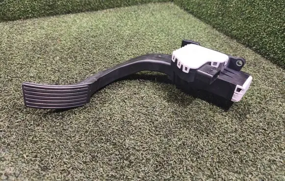 Peugeot Boxer Accelerator throttle pedal 013841620800B